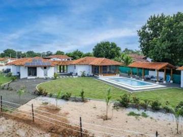 Fabulosa Casa Pedasí en 1/2 Acre