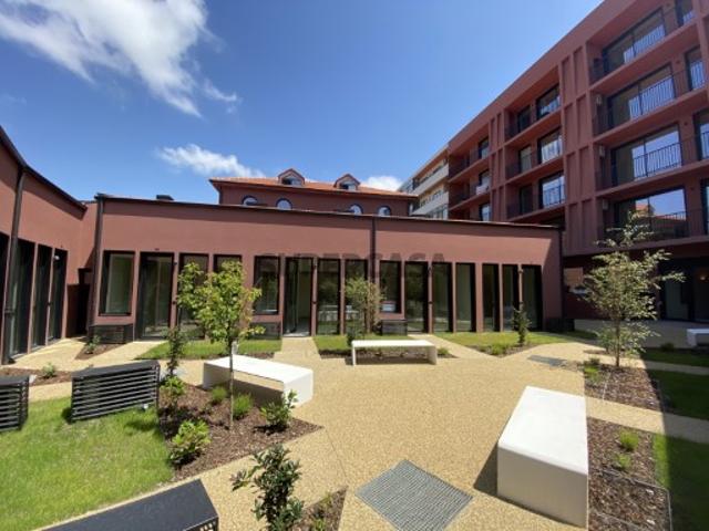 Fabuloso T2 duplex, mobilado, com amplas varandas e terraço, no centro do Porto, a 200m do Metro