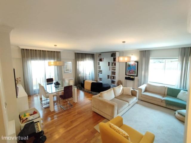 Fabuloso apartamento T3 duplex em Queijas Oeiras