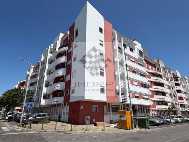 Fabuloso apartamento T2 na Cavaleira com parqueamento