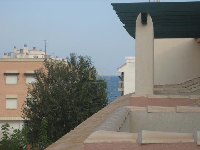 Fabuloso bungalow de 2 plantas en el último piso con azotea privada y vistas al mar