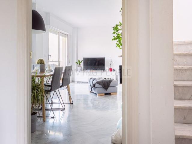 Fabuloso dúplex ático con mucha terraza y vistas en zona privilegiada, con todos los servicios cerca