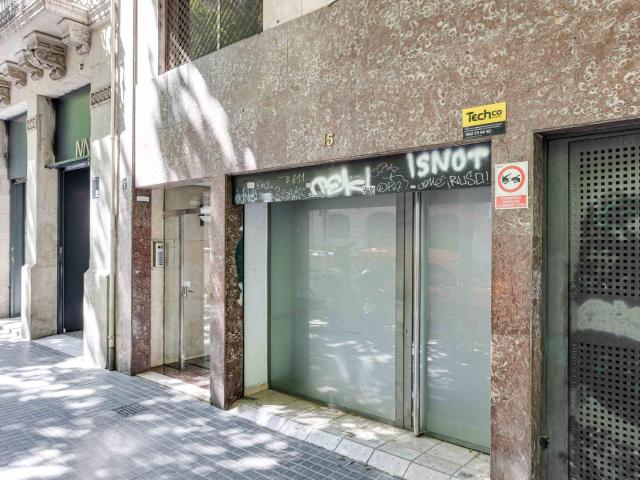 Fabuloso local comercial en venta en el centro de Barcelona