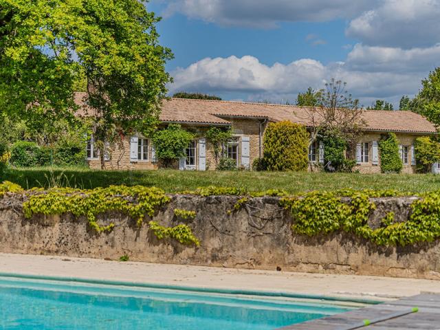 Fabuleux domaine de plus de 37 hectares 375m² Bordeaux