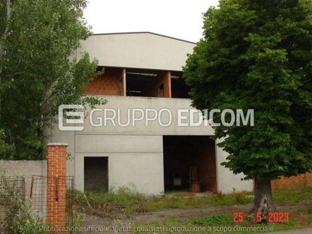 Fabbricati costruiti per esigenze commerciali di 1000 mq in vendita a Alessandria Rif. 4548609