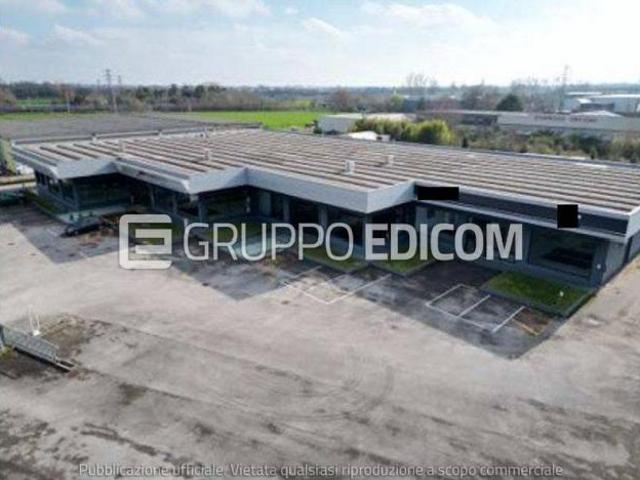 Fabbricati costruiti per esigenze commerciali di 2300 mq in vendita a Portogruaro Rif. 4551596