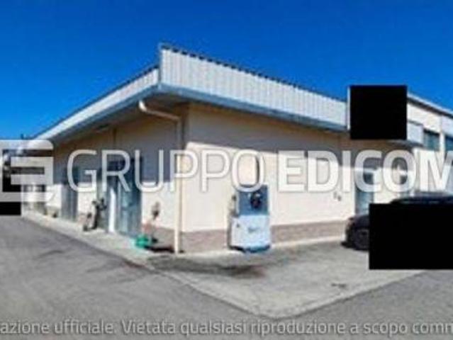 Fabbricati costruiti per esigenze commerciali di 585 mq in vendita a Licciana Nardi Rif. 4546515
