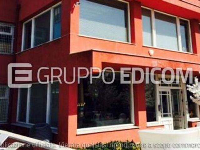 Fabbricati costruiti per esigenze commerciali di 745 mq in vendita a Bagheria Rif. 4550027