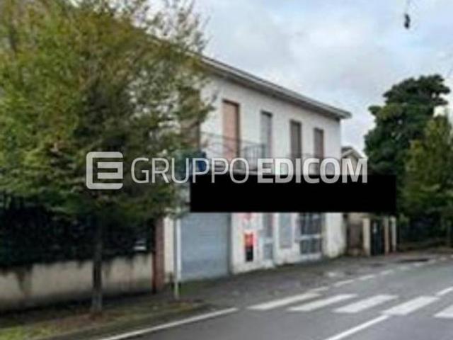 Fabbricati costruiti per esigenze commerciali in vendita a Mortara Rif. 4554861