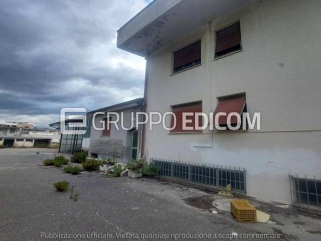 Fabbricati costruiti per esigenze commerciali in vendita a Acquaviva Picena Rif. 3555466