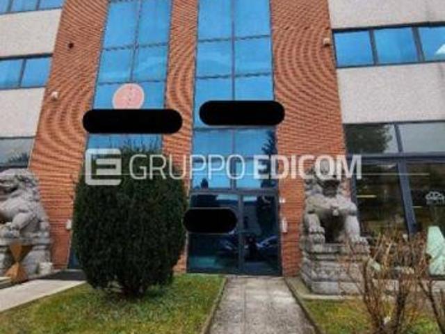 Fabbricati costruiti per esigenze commerciali in vendita a Legnano Rif. 4550611