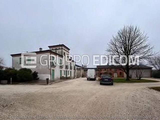 Fabbricati per attivit agricole di 836.34 mq in vendita a Pressana Rif. 4552113