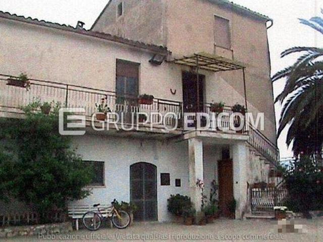 Fabbricato di 1450 mq in vendita a Cosenza Rif. 4555686
