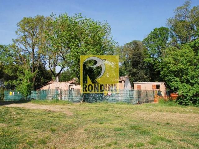 Fabbricato indipendente da demolire per costruire un'abitazione su misura