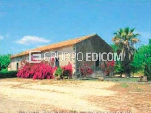 Fabbricato rurale di 31296 mq in vendita a Lentini Rif. 4552235