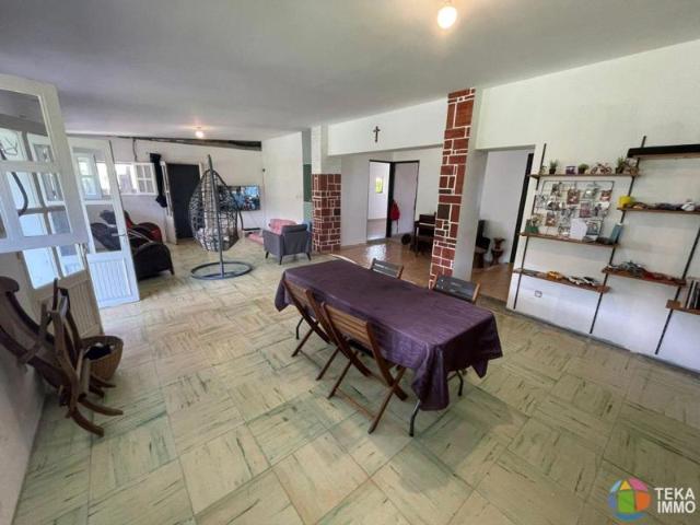 FABIEN TEKA IMMO vous propose une maison à la vente dans les bas du Brulé, un peu plus haut que l'air de Pique Nique de Bellepierre à St Denis de la Réunion