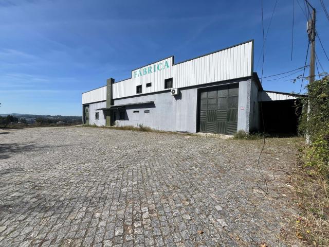 Fábrica/Armazém 1600 m2 área coberta Paços de Ferreira