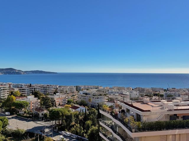 Fabron 3 chambres, vue mer panoramique, piscine et tennis 90m² Nice