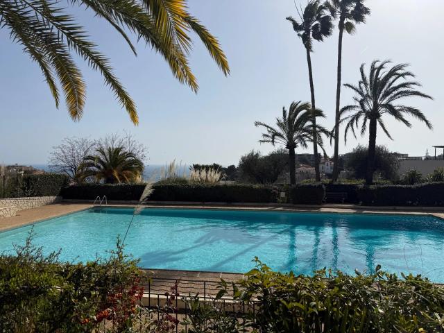 FABRON / 3 pièces de 70m2 avec jardin et terrasse calme et lumineux Garage fermé piscine