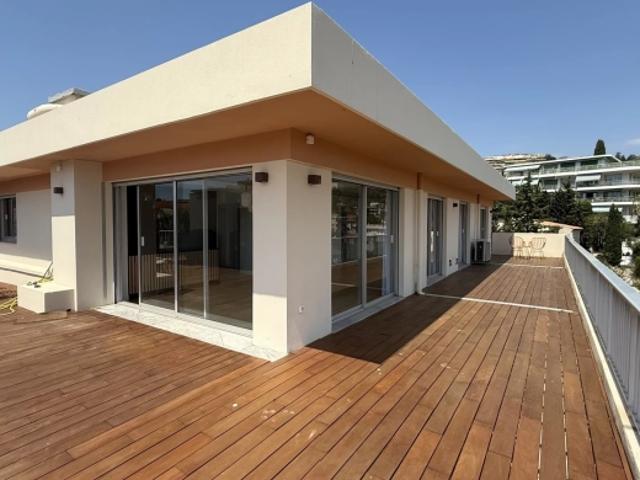 FABRON Penthouse – 132 m² habitables + terrasse 280 m² – Ascenseur privatif – 3 suites – Studio – Garage et piscine