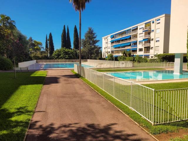 FAC DE LETTRES 3 pièces dans résidence avec piscine, cave et g
