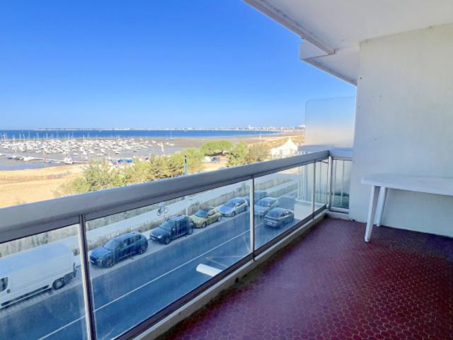 FACE MER Appartement 3 pièces avec vue mer balcon garage et