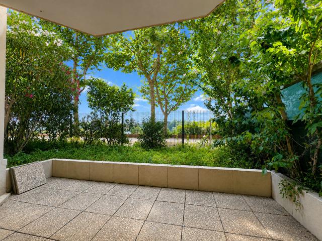 FACE AU LAC _3 PIECES AVEC JARDIN PRIVATIF ET DOUBLE BOX
