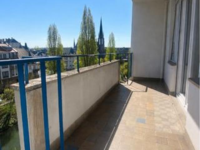 Face au parc des contades TB 4 pieces avec balcon