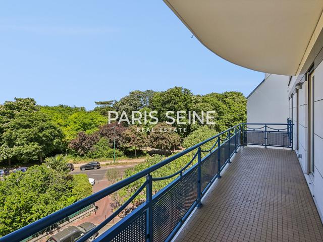 FACE BOIS DE VINCENNES* LUMINEUX 3 PIÈCES AVEC 2 BALCONS ET PK* EXCELLENT É