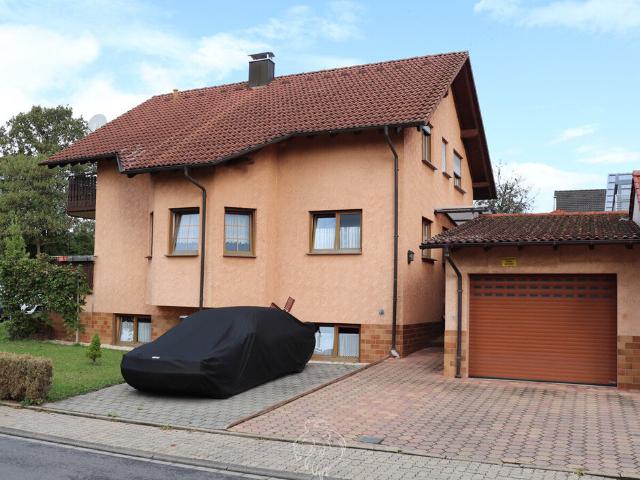 Schönes 1 2 Familienhaus