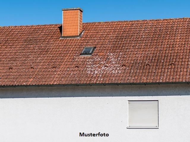 Fachwerk Einfamilienhaus mit Nebengebäude