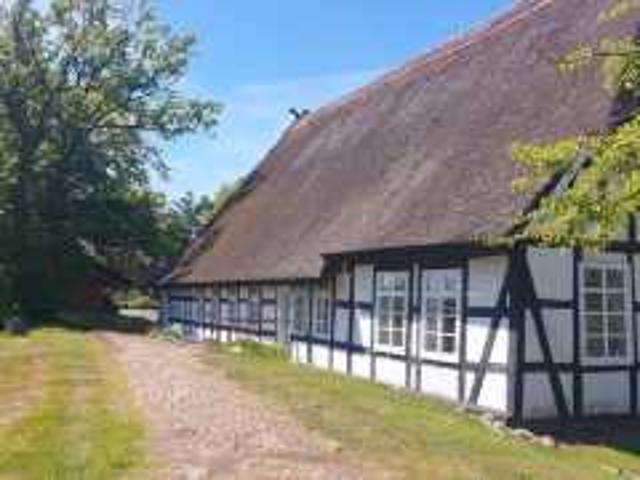Fachwerkhaus, Bauernhaus mit Reetdach am See in Bülstedt