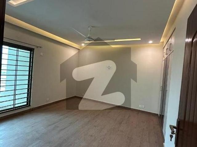 Facig Park 10 Marla 3 Bed Room Apartment in Askari 11 Lahore Askari 11 Sector D
