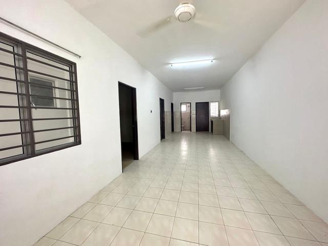 Facing Empty TownHouse Ground Floor Bandar Country Homes Rawang