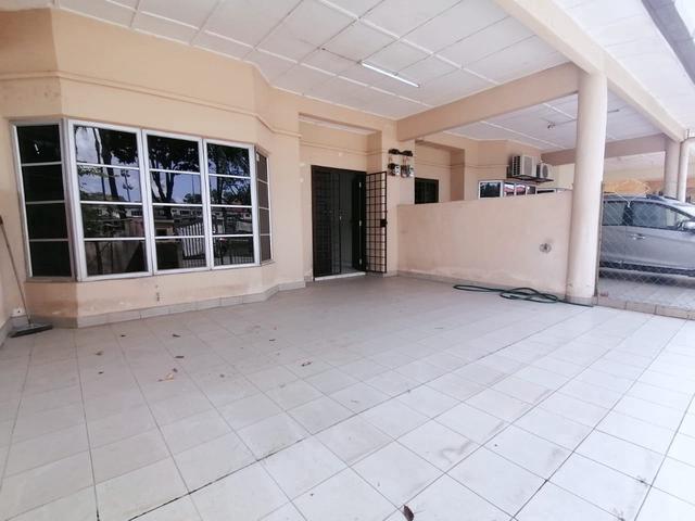 Facing empty Taman Sri Hijau New Green Park Rawang 2sty house