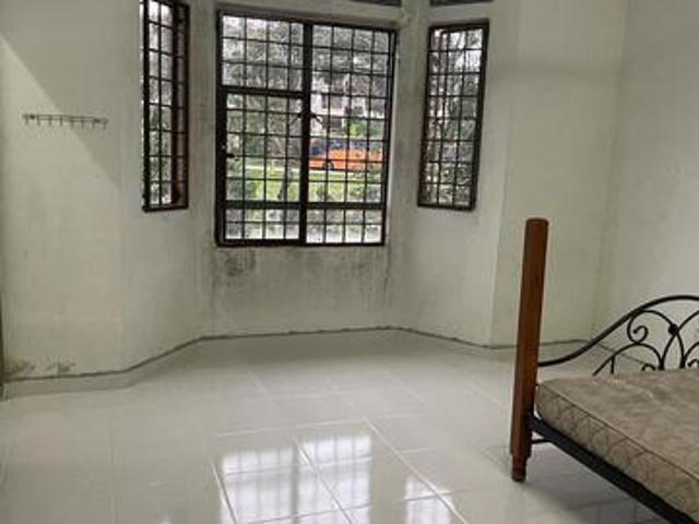 facing empty tingkat atas semua tiles floor Jalan Anggerik Sentosa