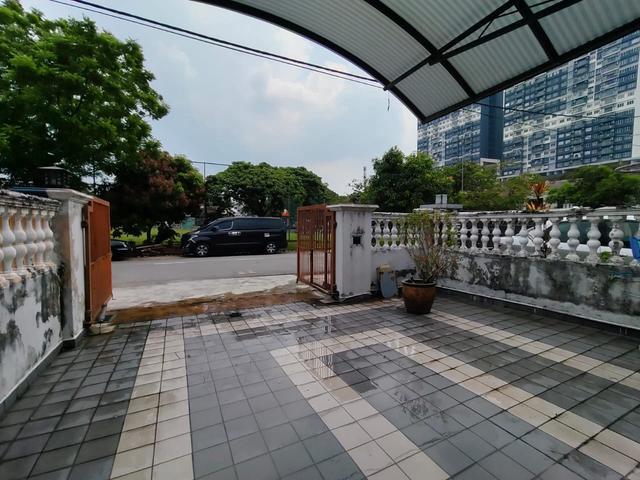Facing Field 2 Storey House Puchong Indah Non Bumi Puchong