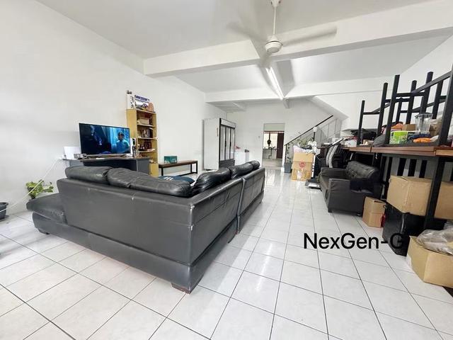FACING FIELD GOOD CONDITION 2 Storey House Bayu Perdana Klang
