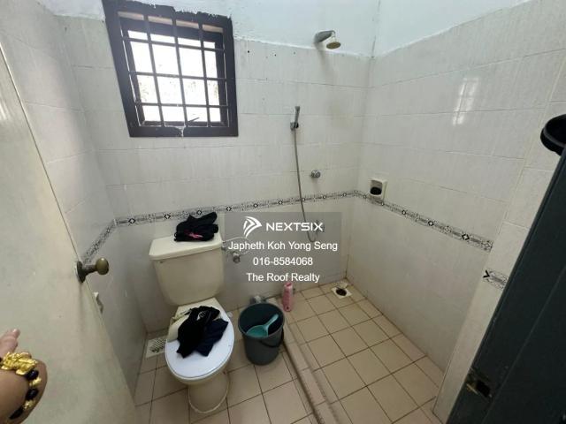 Facing inner road 22x70 Non bumi Intermediate lot Freehold First floor RM900 rental income lawyer firm. Contract until APR 2026 ）