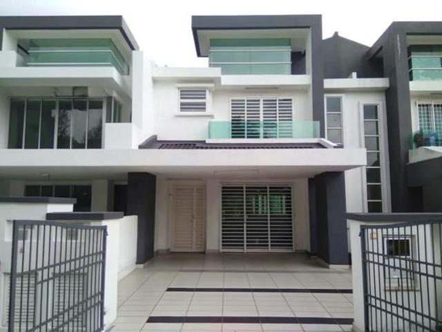 Facing Open24x70F LoanC Back 2 Sty Super Link Tiara East Semenyih