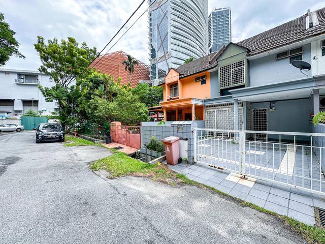 FACING OPEN2 Storey Terrace House Subang Jaya