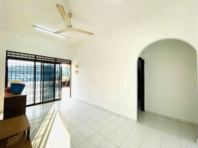 FACING OPEN 1 Storey Terrace Taman Semesti Teluk Intan