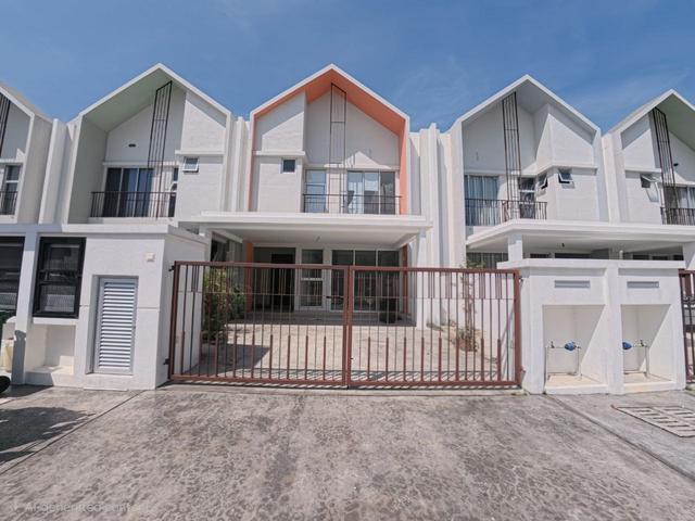 FACING OPEN 24x75 Superlink House Serene Heights Bangi Ukm