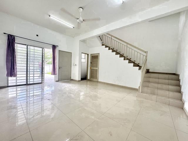 Facing Open 25 Storey Terrace 41room 4bath Semenyih Indah