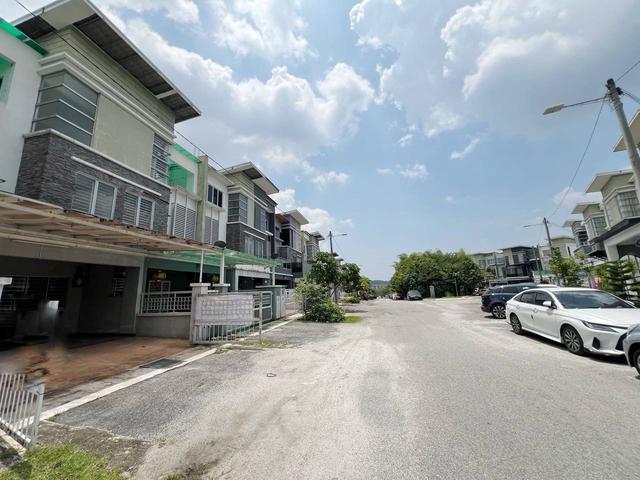 FACING OPEN 3 Storey Terrace House Taman Sri Putra Sungai Buloh