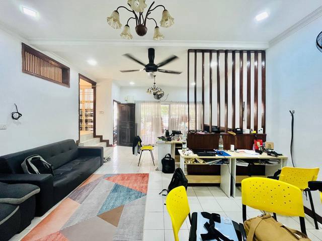 Facing Open Teres 2 Tingkat Jalan Plumbum Seksyen 7
