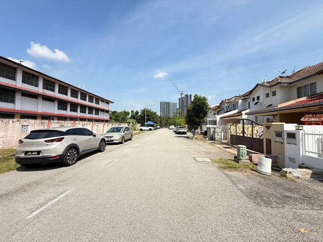 FACING OPEN TERMURAH 2 Storey Puchong Utama PU10 Puchong