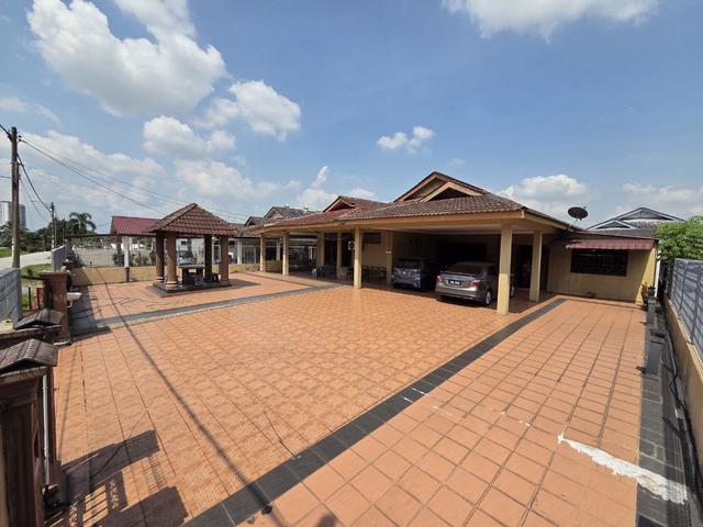 FACING OPEN Bungalow Bandar Rinching Single Storey Semenyih