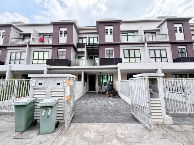 FACING OPEN CANTIK 2 Storey Townhouse The Strata Bandar Puteri Bangi