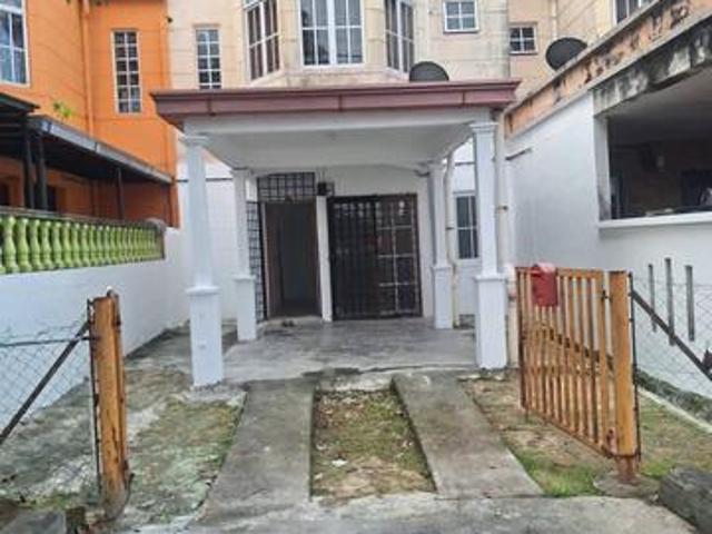 Facing Open Double Storey At Phase 2 Puncak Alam